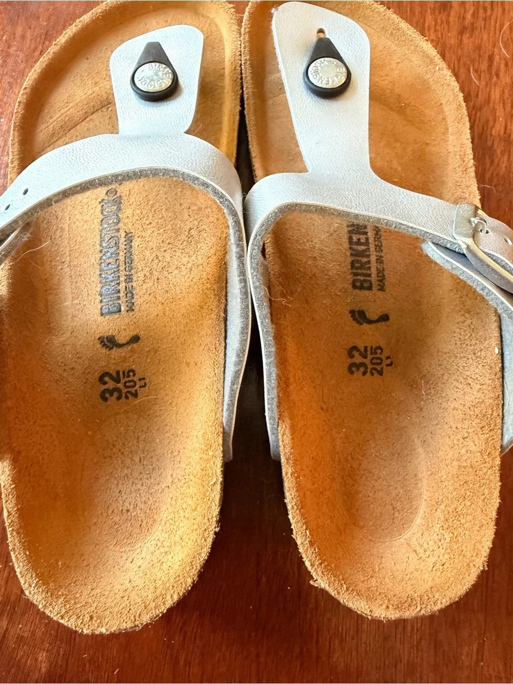 Birkenstock girls silver gizeh Thong Sandals with Buckle NWOT